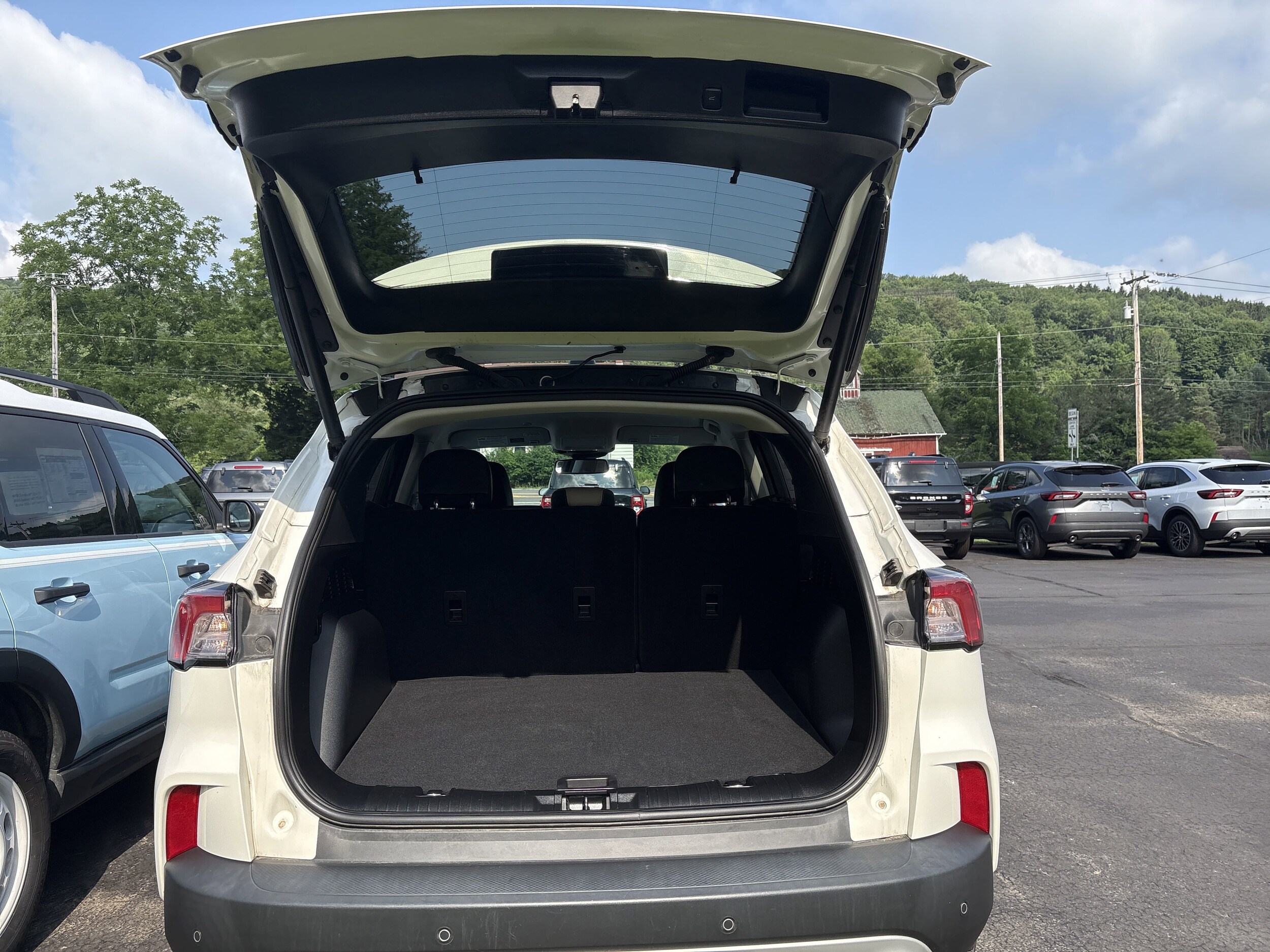 2022 Ford Escape Titanium Hybrid photo 4