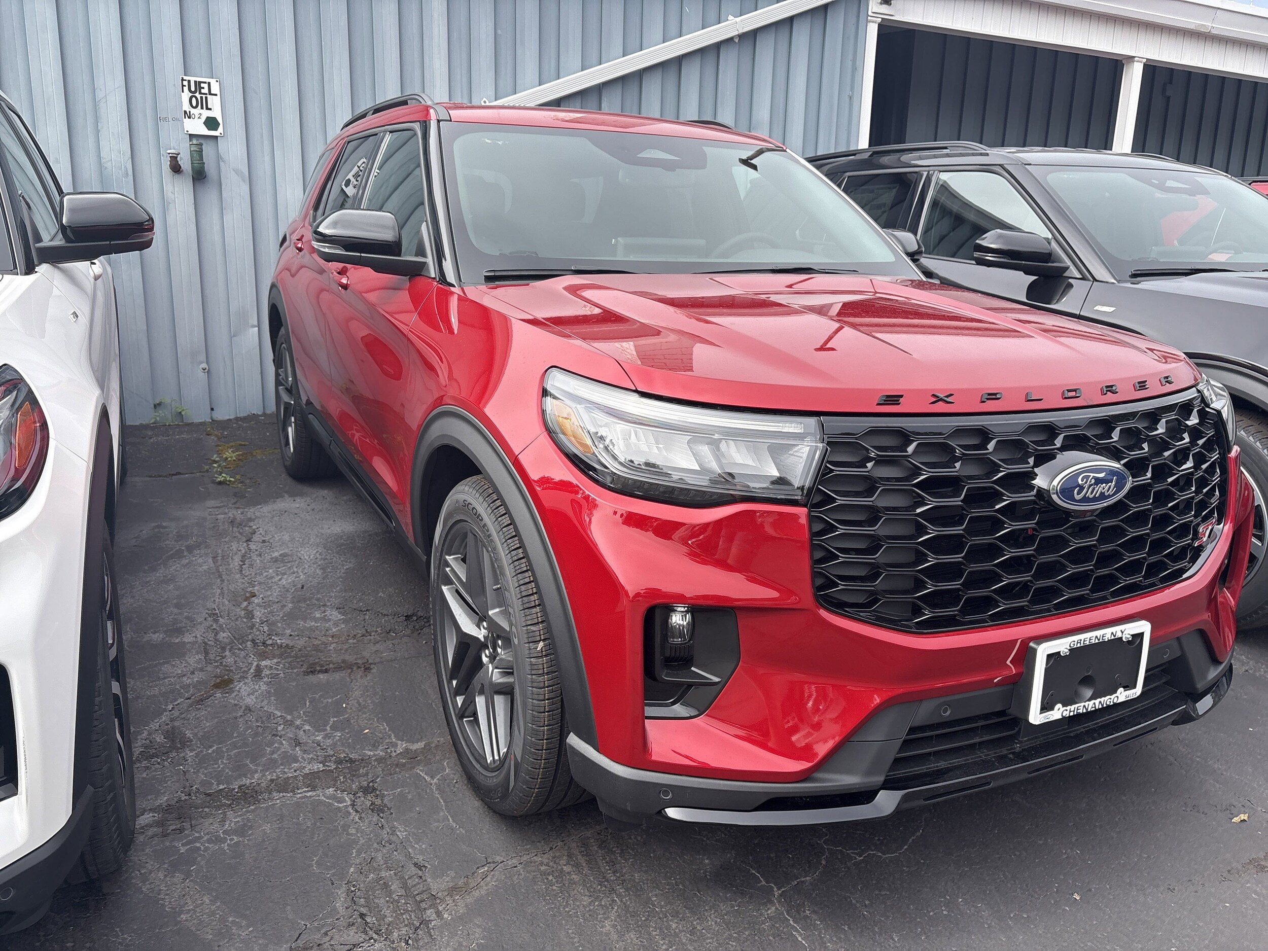 2025 Ford Explorer ST photo 2