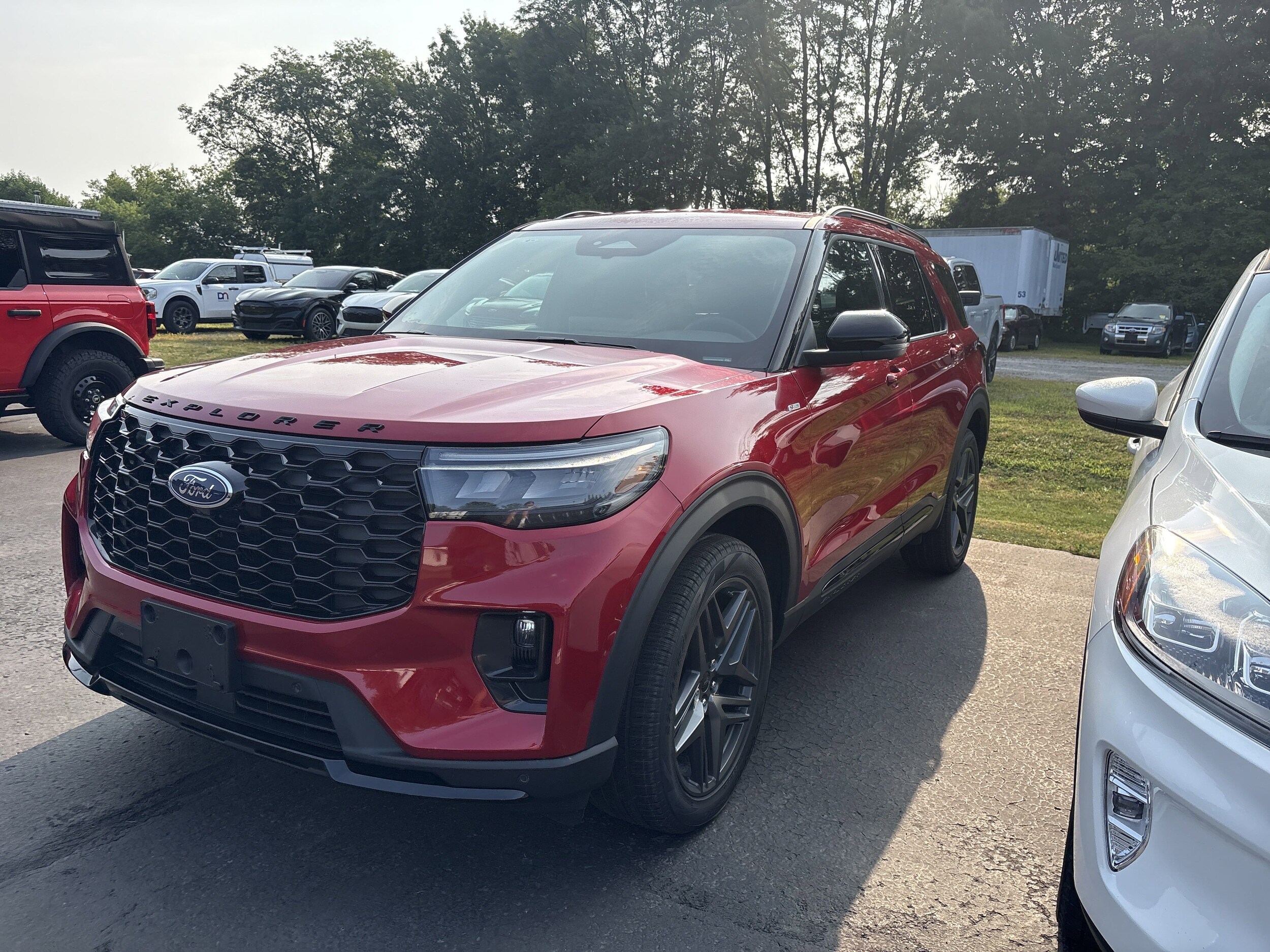 2025 Ford Explorer ST-Line photo 3
