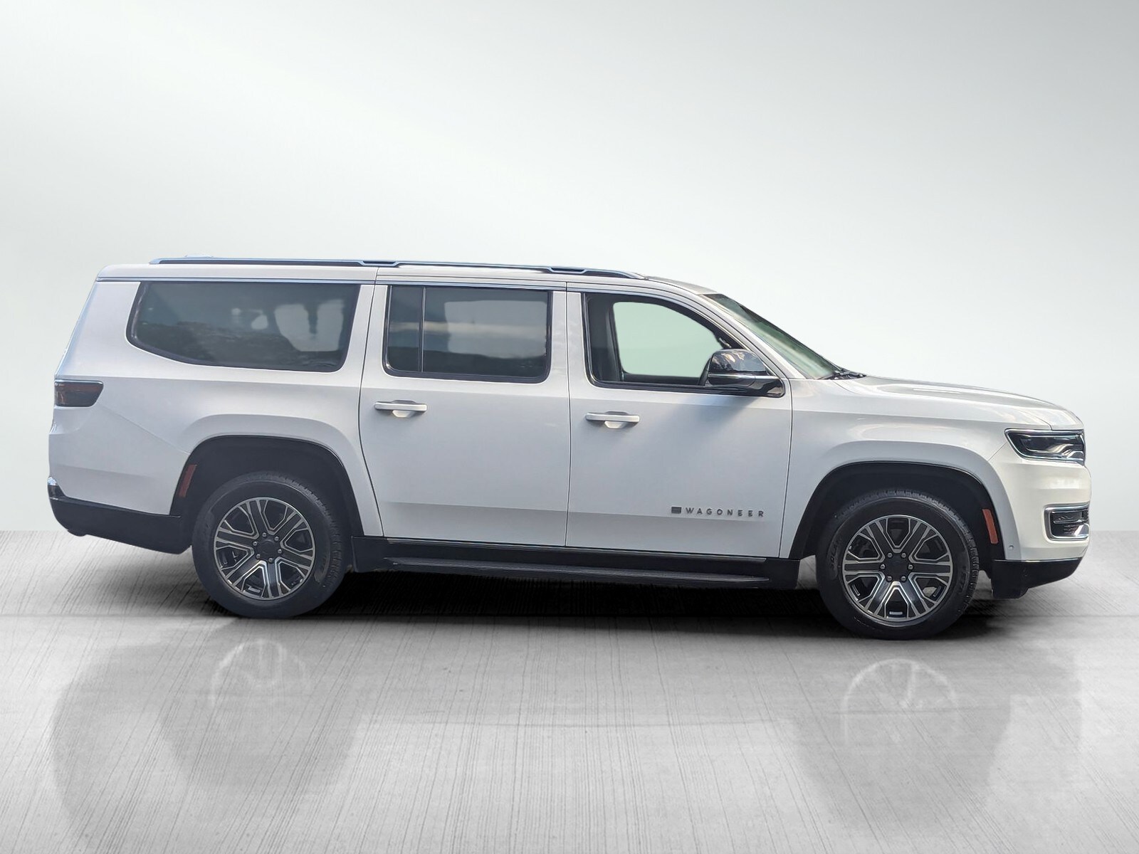 2023 Jeep Wagoneer L Series II photo 3