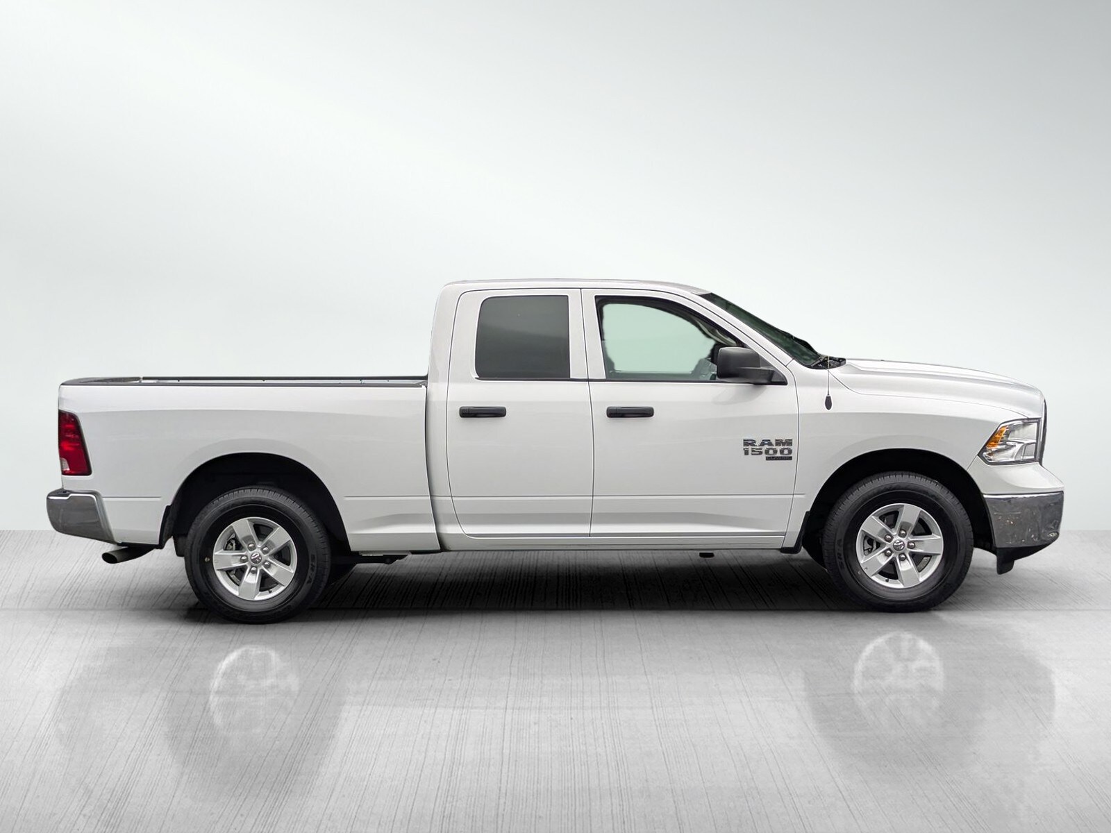 2023 Ram 1500 Classic SLT photo 3