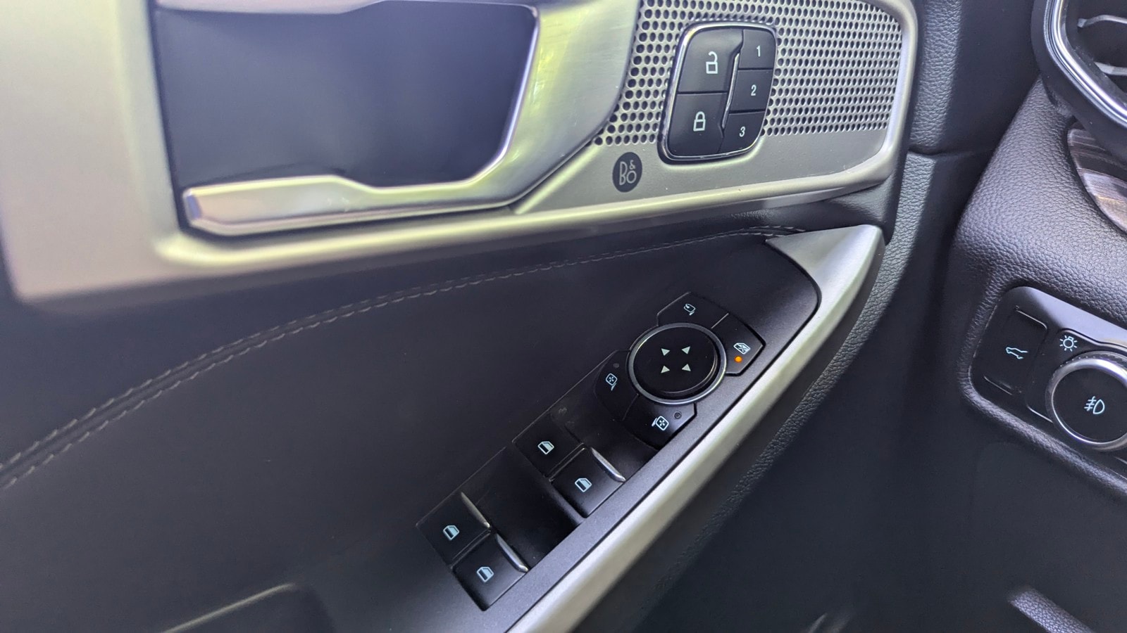 2023 Ford Explorer Limited - Photo 33
