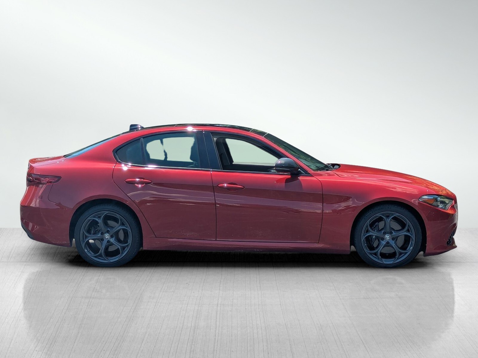 2019 Alfa Romeo Giulia Ti photo 3