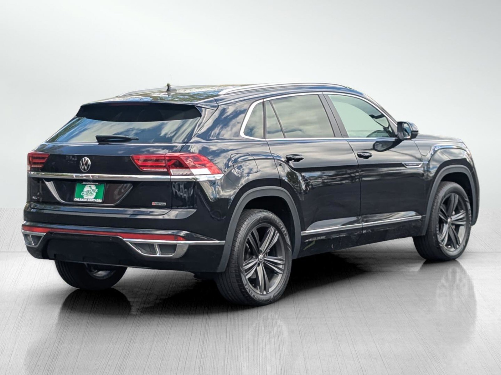 2022 Volkswagen Atlas Cross Sport SE R-Line photo 4