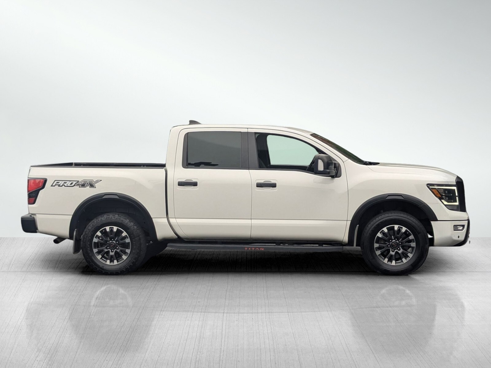 2022 Nissan Titan PRO-4X photo 3