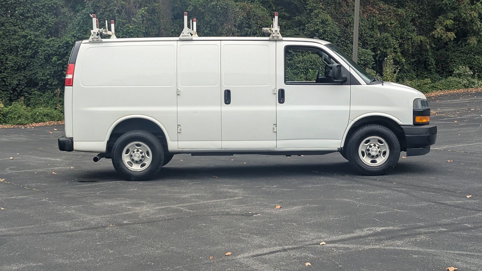 2019 Chevrolet Express 3500 Work Van photo 2