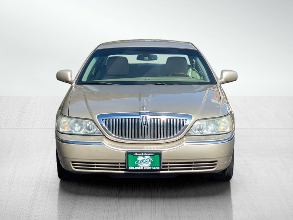 Used 2011 Lincoln Town Car Signature Limited Sedan