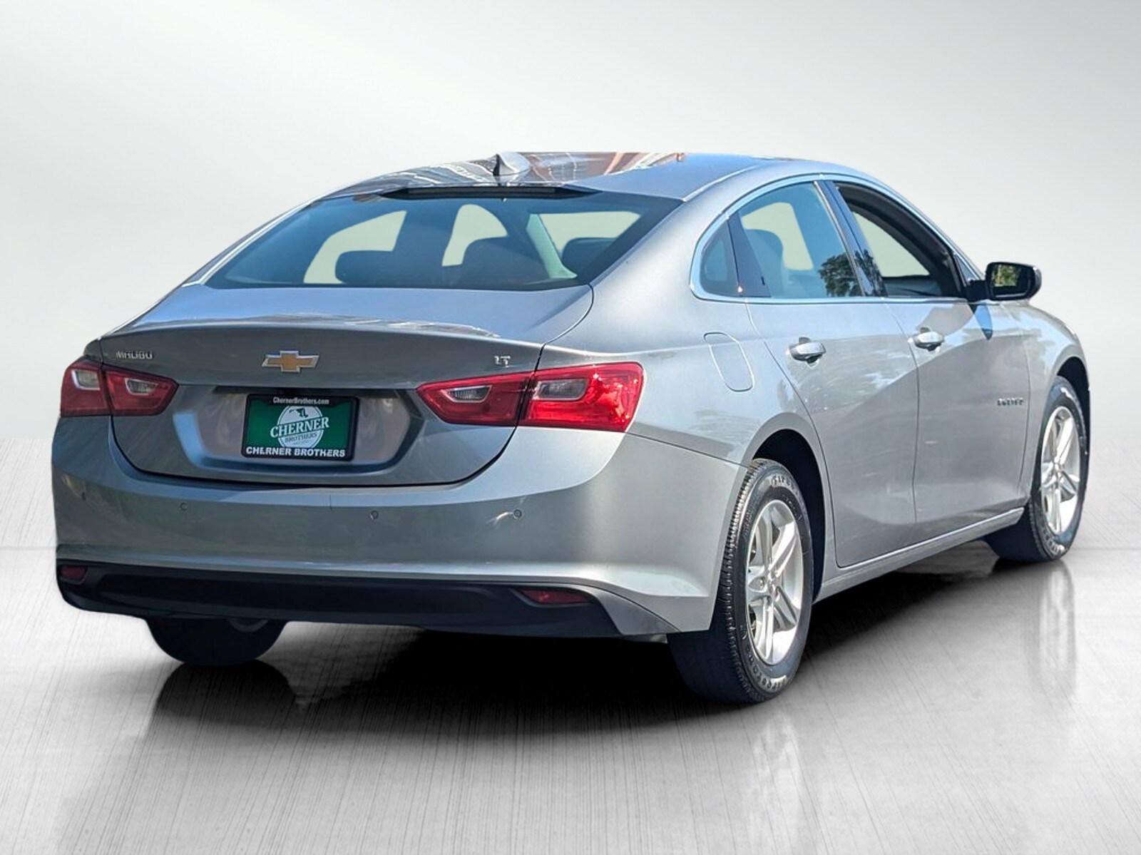 2024 Chevrolet Malibu 1LT photo 2