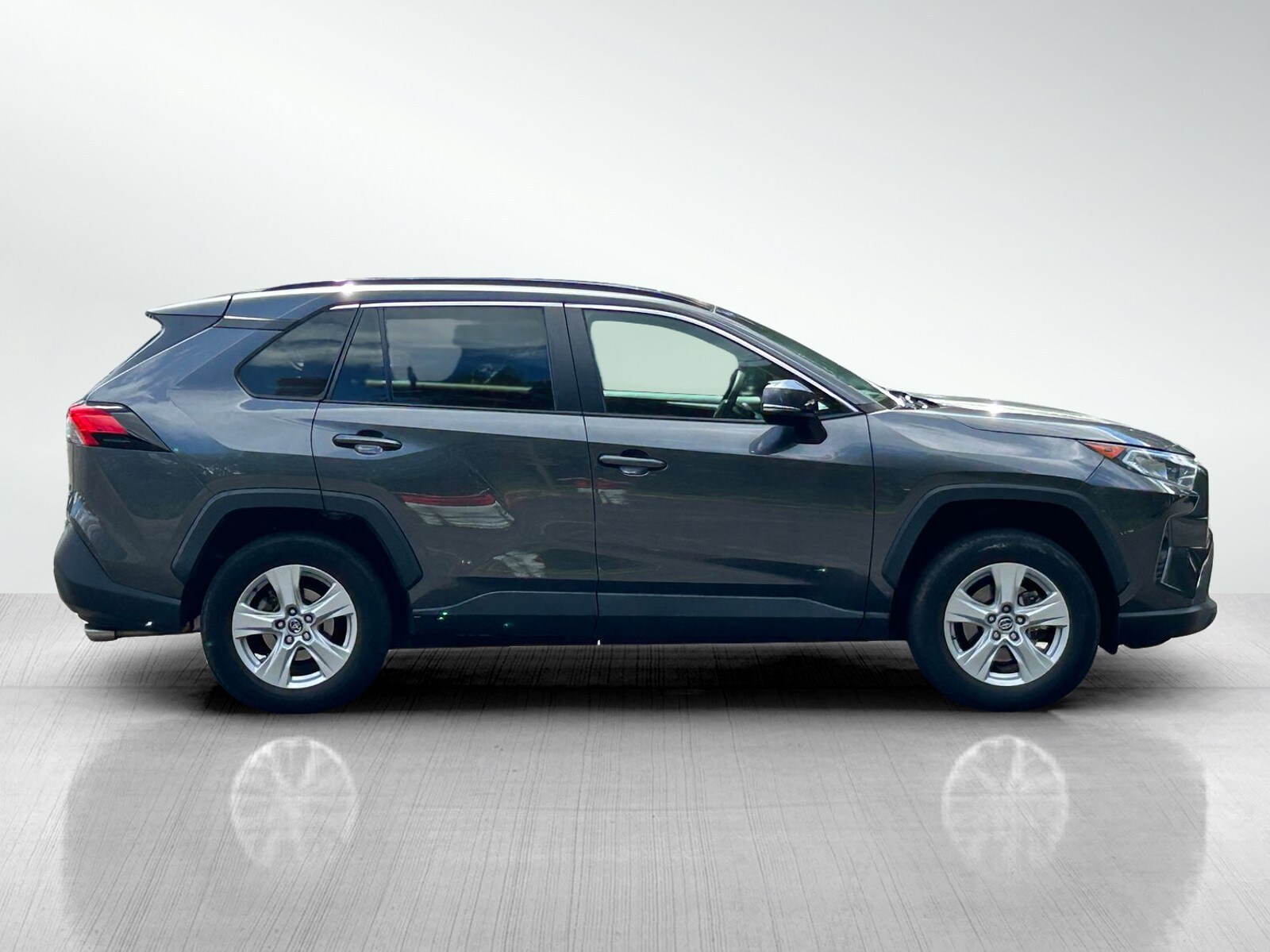 2020 Toyota RAV4 XLE photo 2