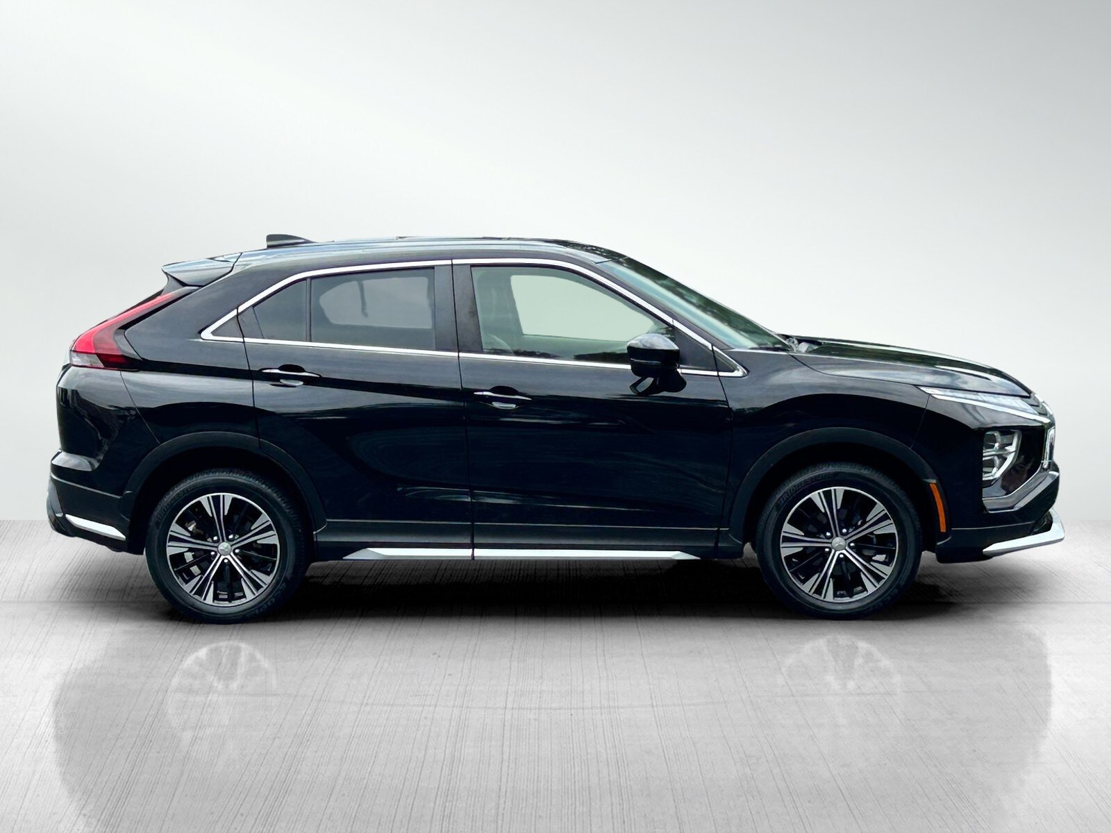 2022 Mitsubishi Eclipse Cross SEL photo 4