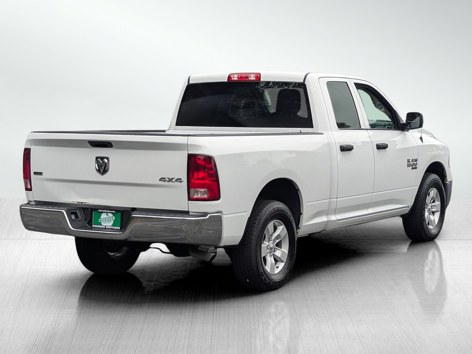 2023 Ram 1500 Classic SLT photo 4