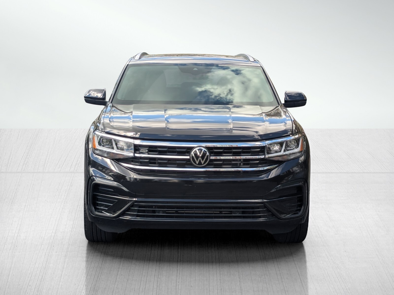 2022 Volkswagen Atlas Cross Sport SE R-Line photo 2