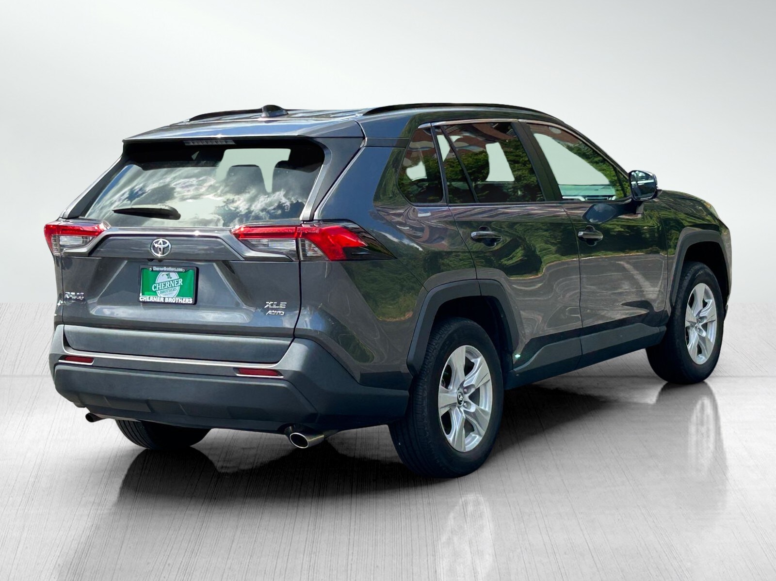 2020 Toyota RAV4 XLE photo 3