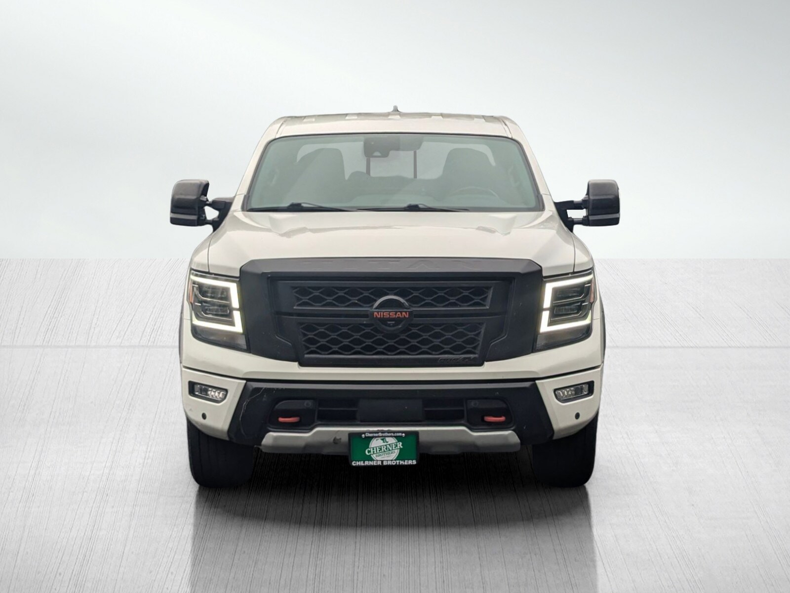 2022 Nissan Titan PRO-4X photo 2