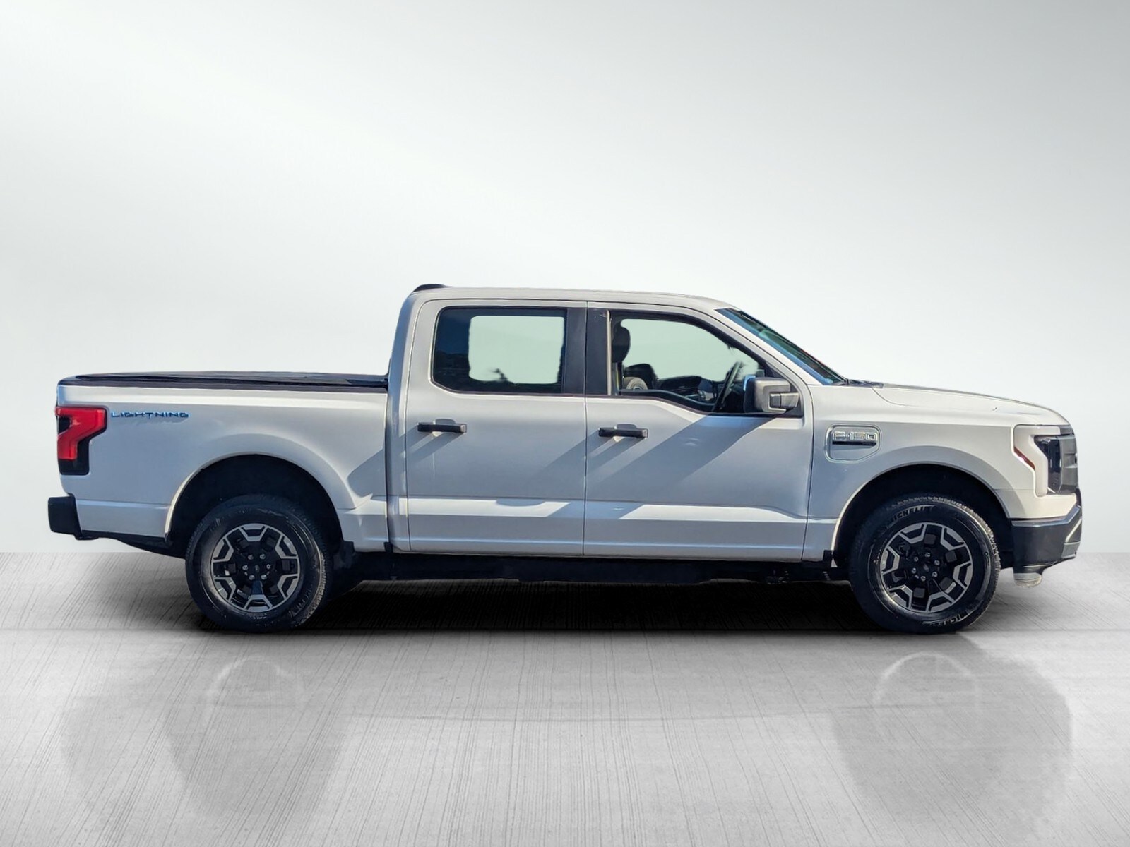 2022 Ford F-150 Lightning photo 3
