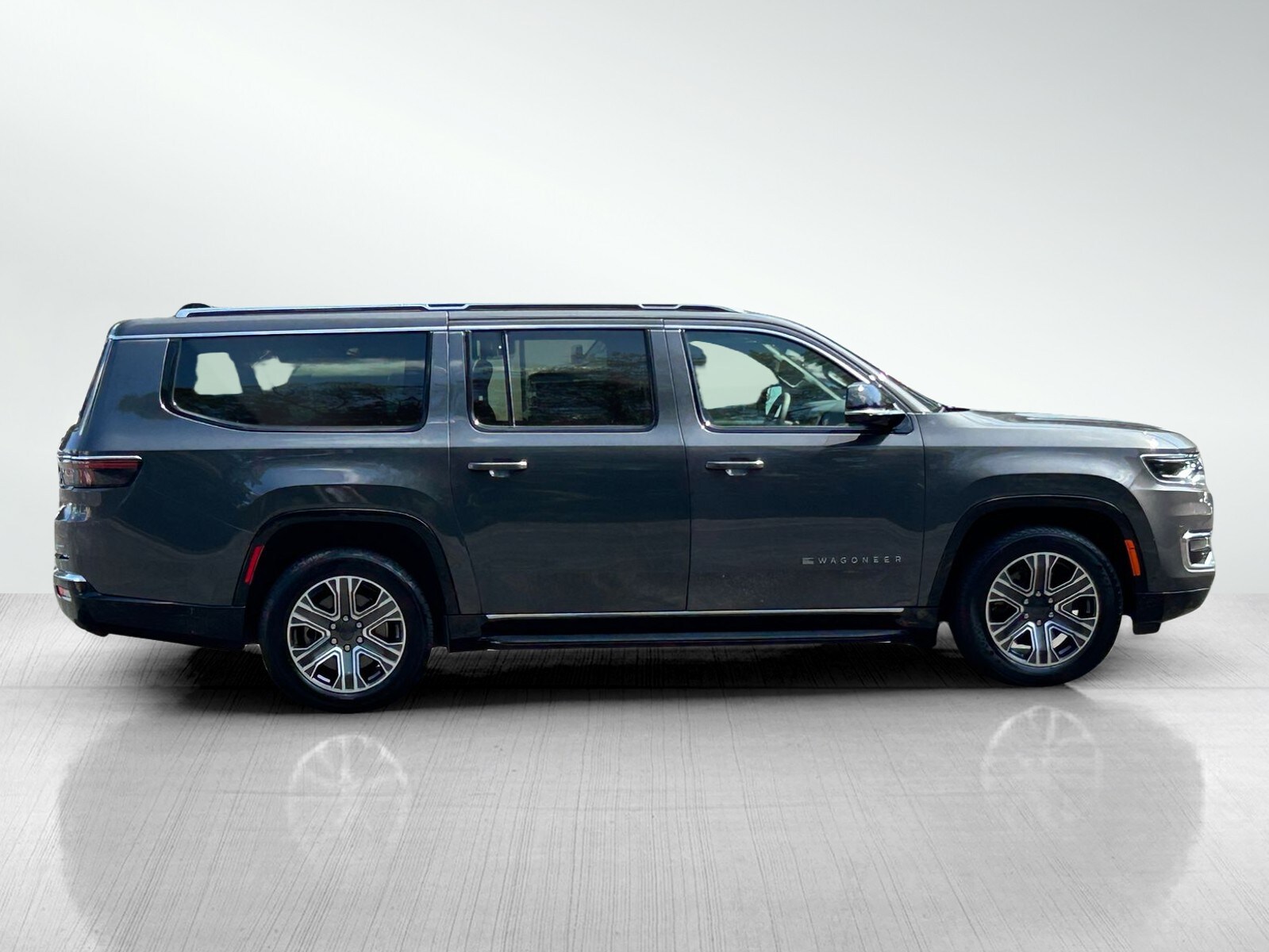 2024 Jeep Wagoneer L Series II photo 3