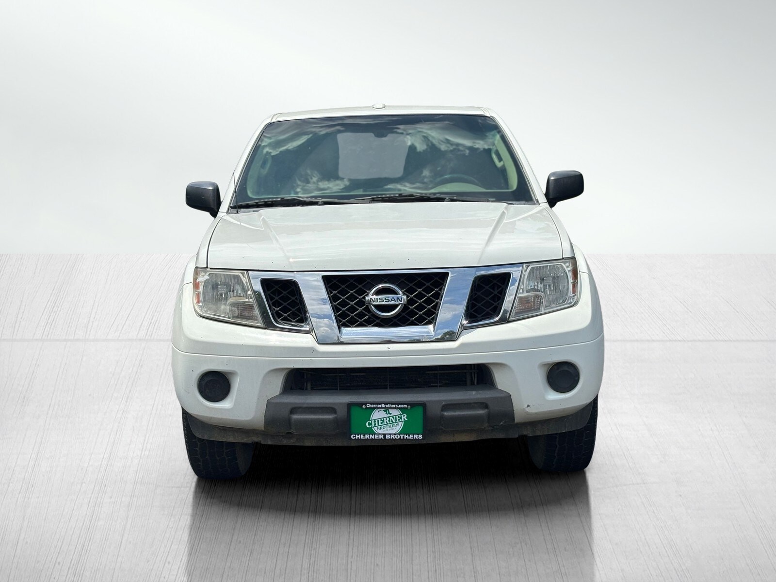 2015 Nissan Frontier SV photo 2