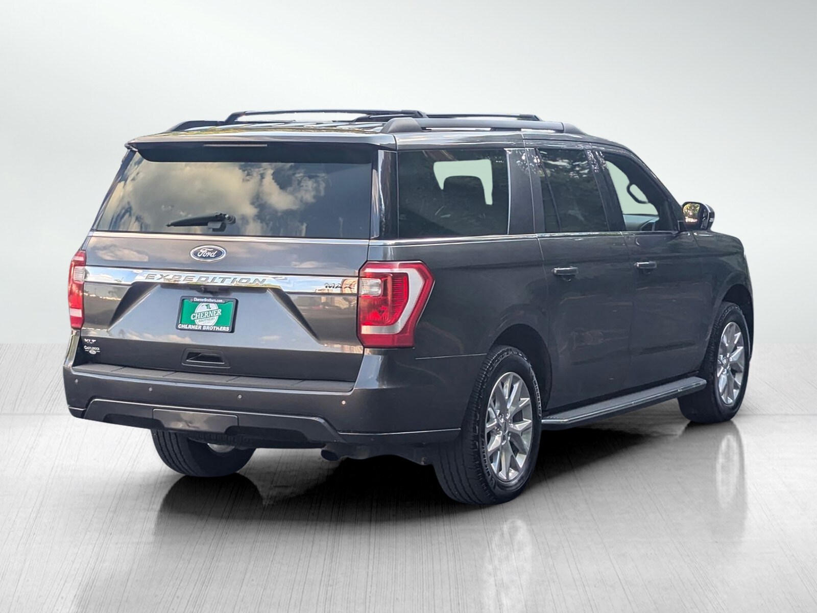 2021 Ford Expedition MAX XLT photo 2