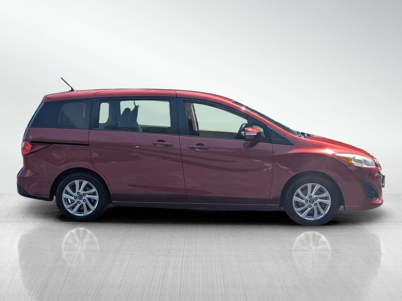 2013 Mazda Mazda5 Sport photo 3