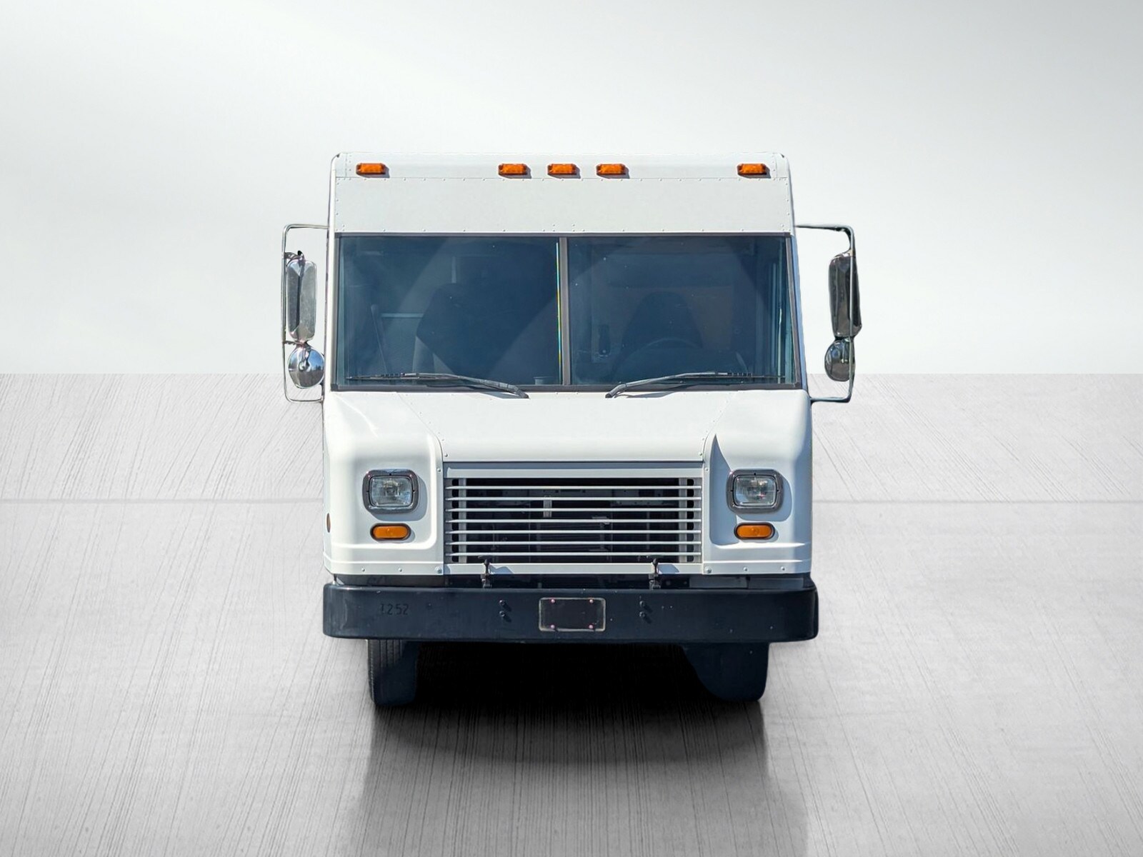 2011 Ford E-350 photo 2