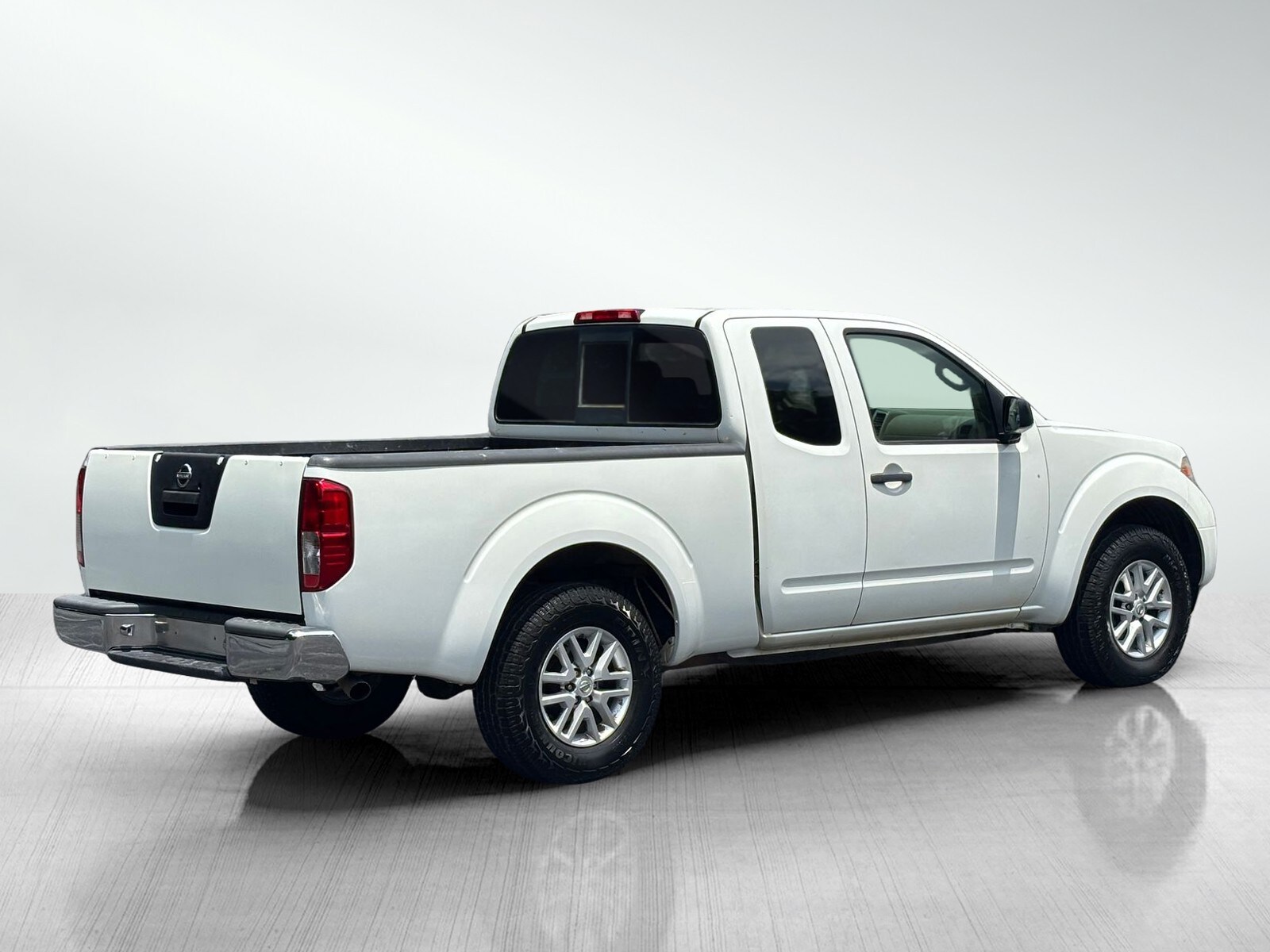 2015 Nissan Frontier SV photo 4