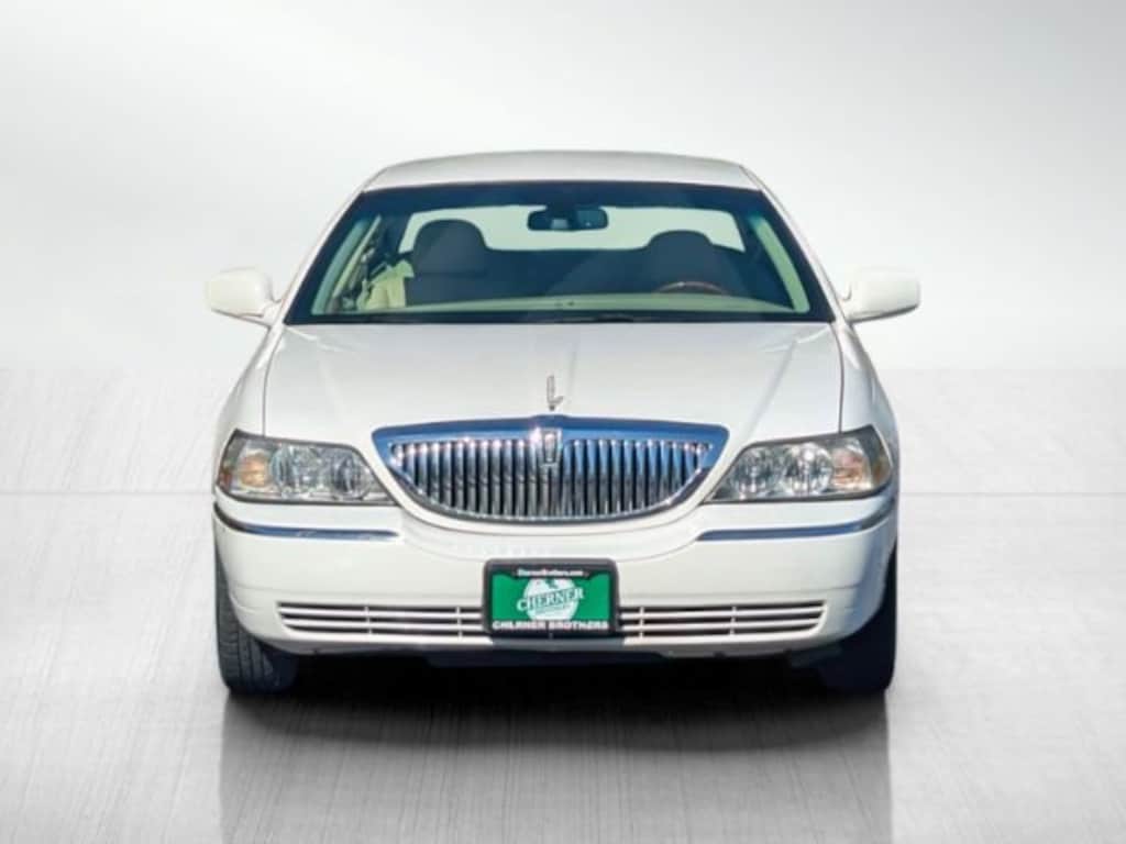 Used 2009 Lincoln Town Car Signature Limited Sedan