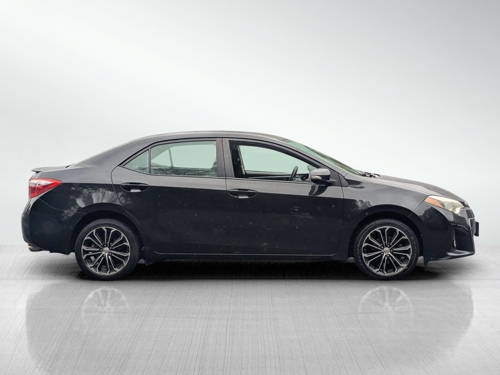2014 Toyota Corolla Plus photo 3