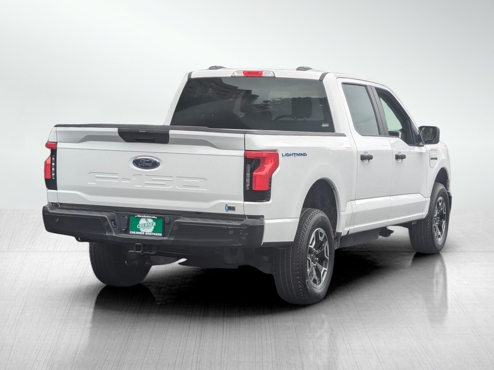 2022 Ford F-150 Lightning photo 2