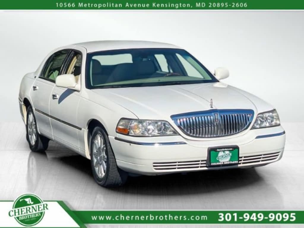 Used 2009 Lincoln Town Car Signature Limited Sedan