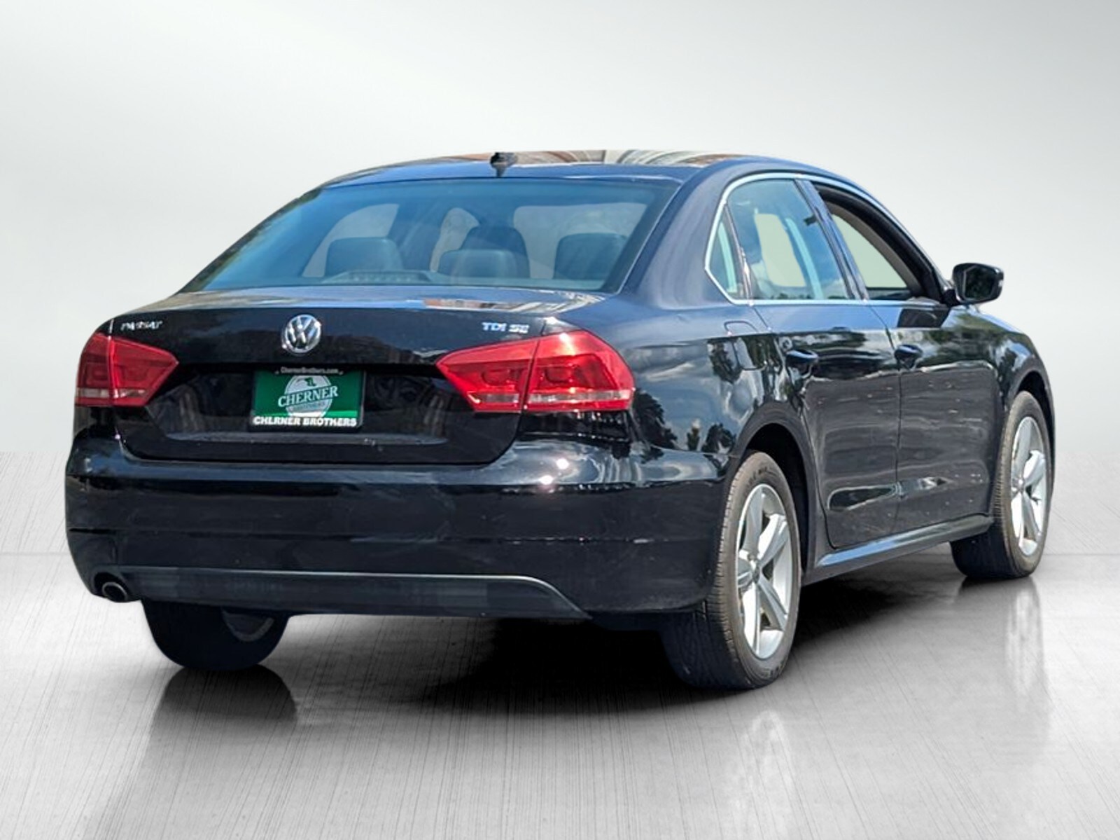2013 Volkswagen Passat TDI SE photo 2