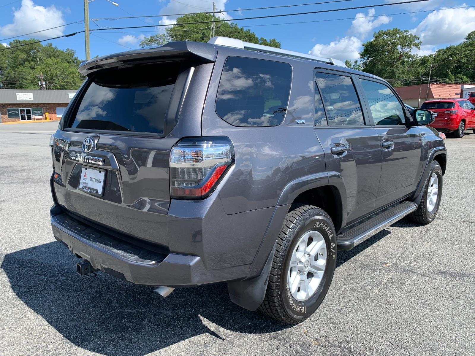 2018 Toyota 4Runner SR5 photo 3