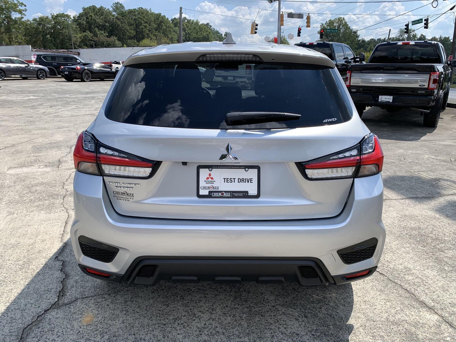 2025 Mitsubishi Outlander ES SE LE photo 2