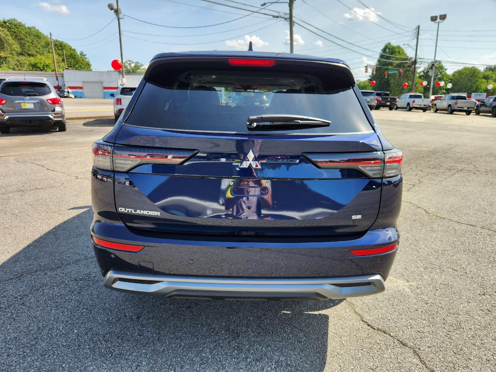 2025 Mitsubishi Outlander SE photo 3
