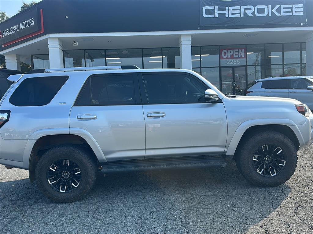 2023 Toyota 4Runner SR5 Premium photo 4