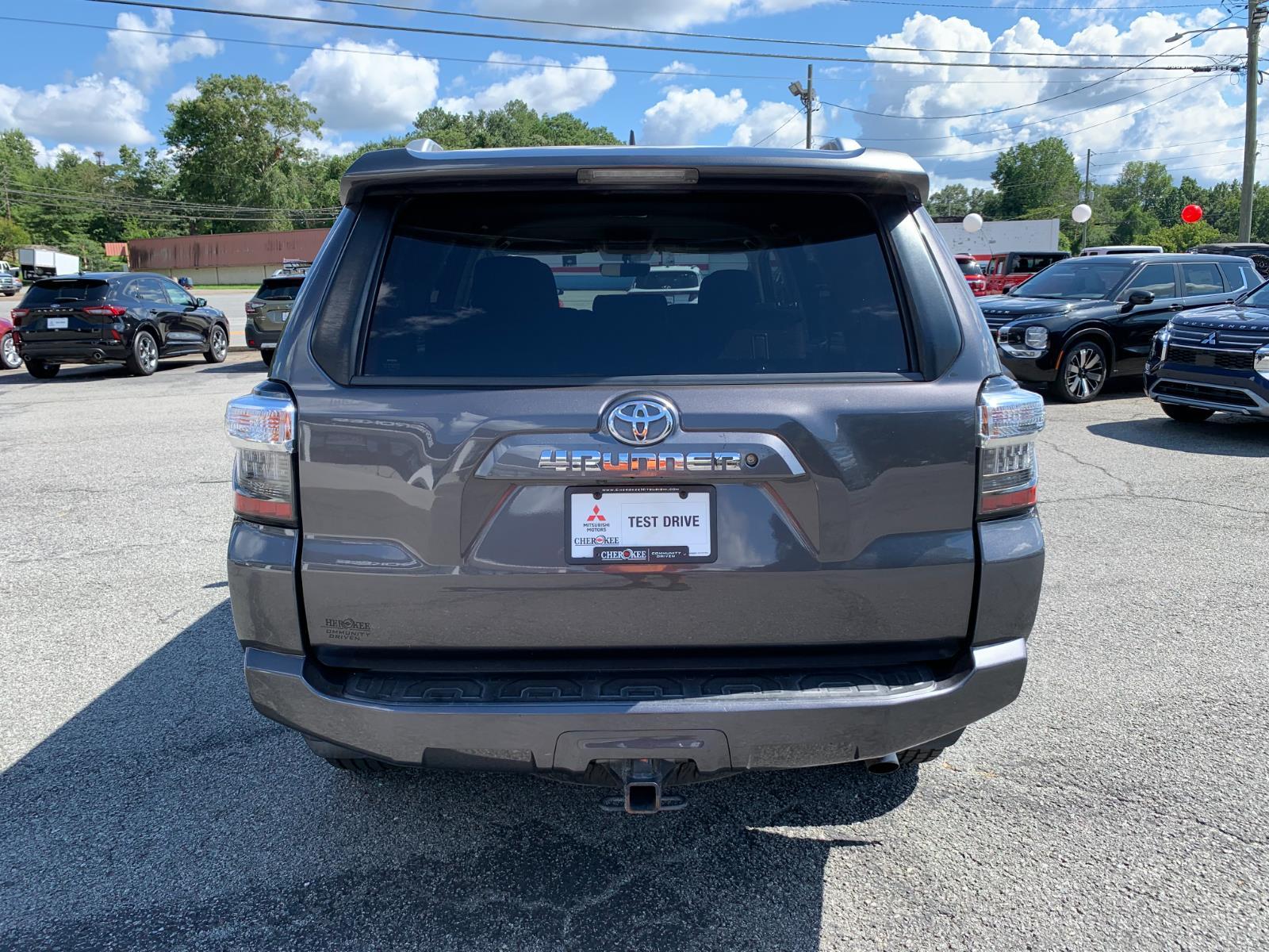 2018 Toyota 4Runner SR5 photo 4