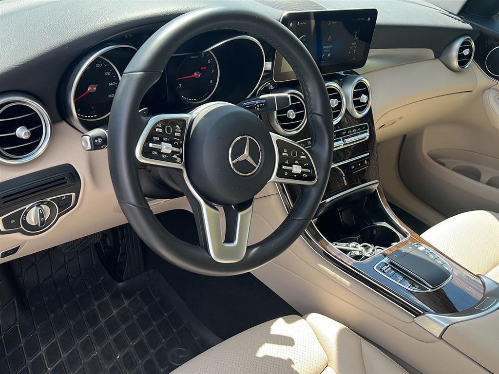 2022 Mercedes Benz GLC 300 photo 2