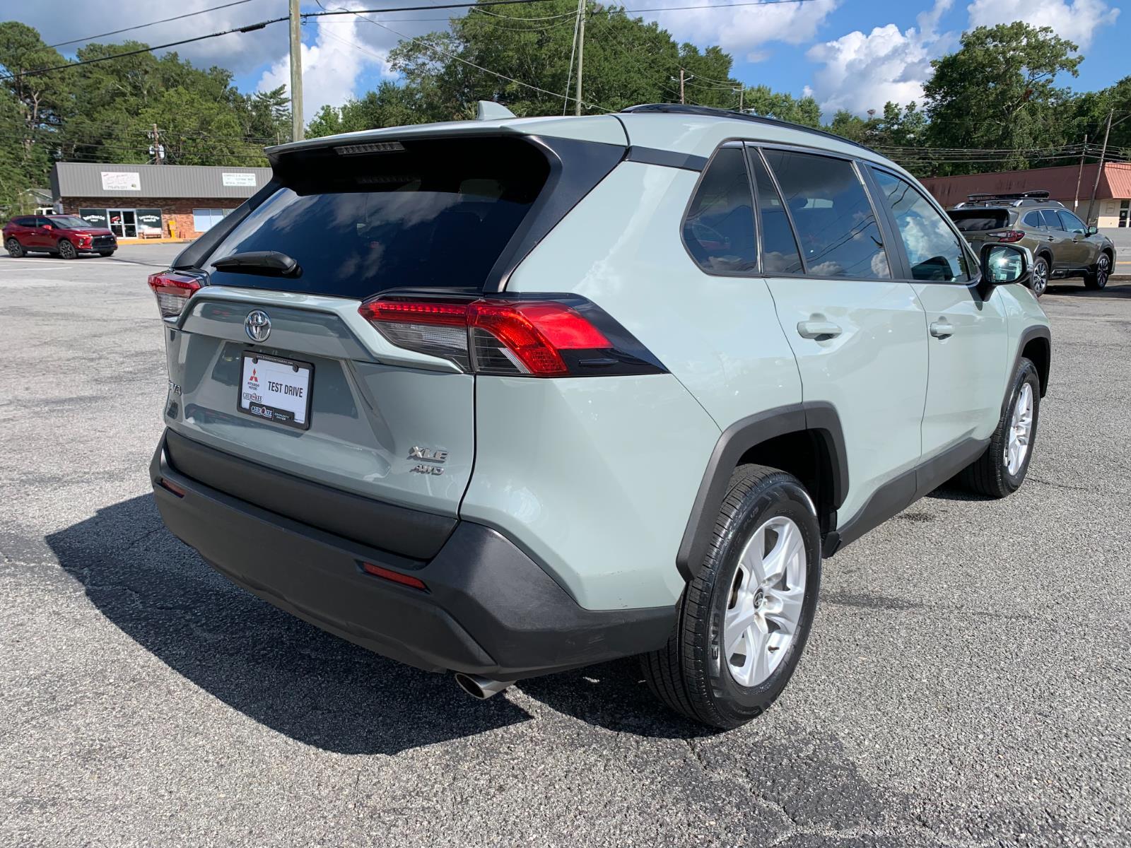 2021 Toyota RAV4 XLE photo 3