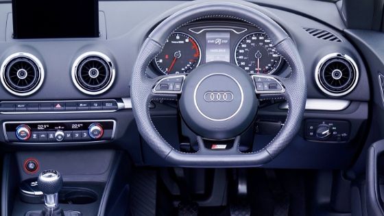 560 × 315