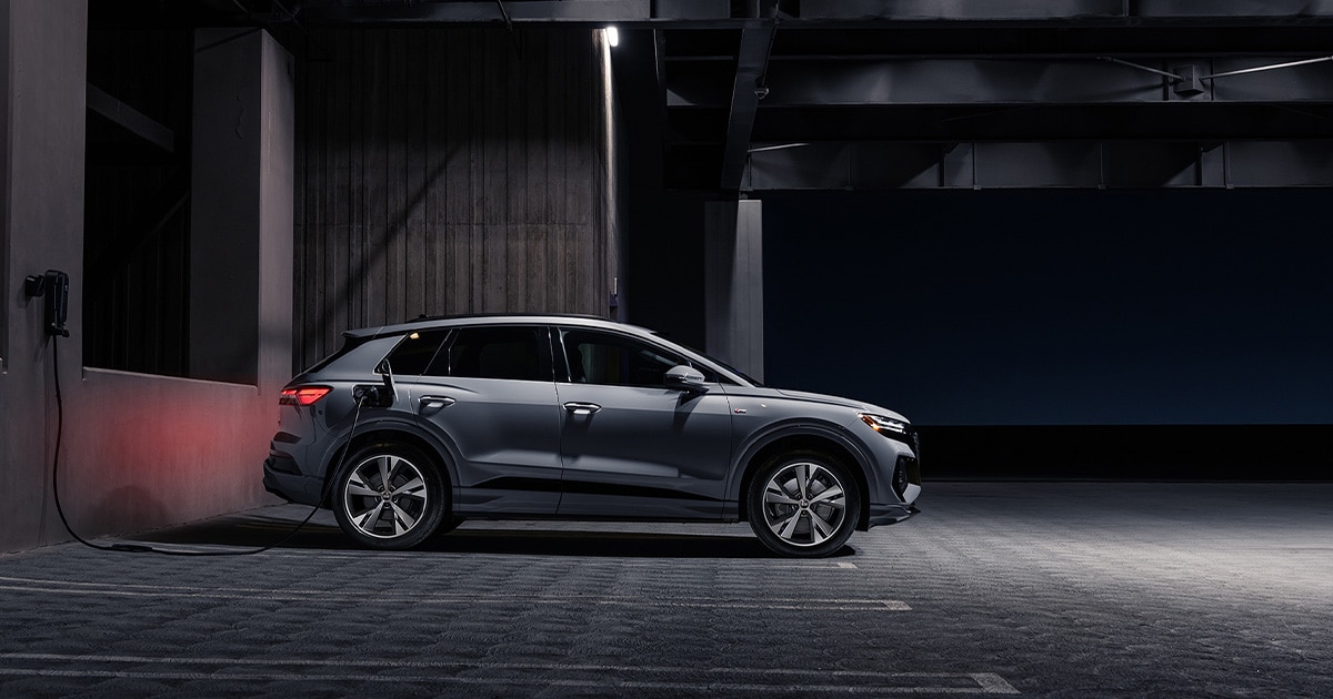 2023%20-%20Q4%20e-tron%20-%20Side%20-%20Parked.jpg