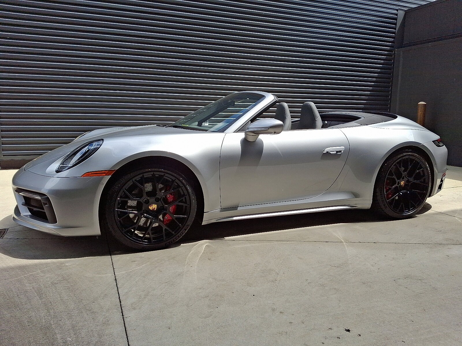 2023 Porsche 911 4S photo 2