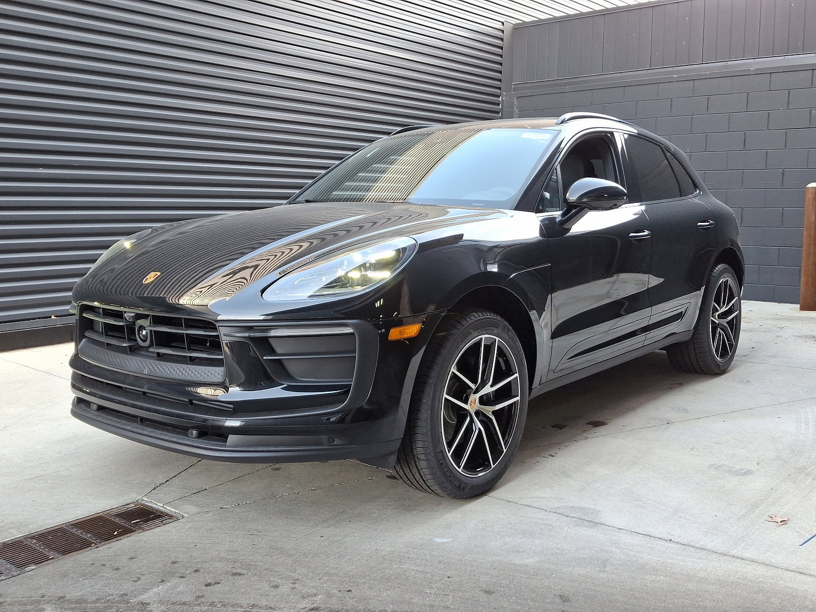 2025 Porsche Macan SUV