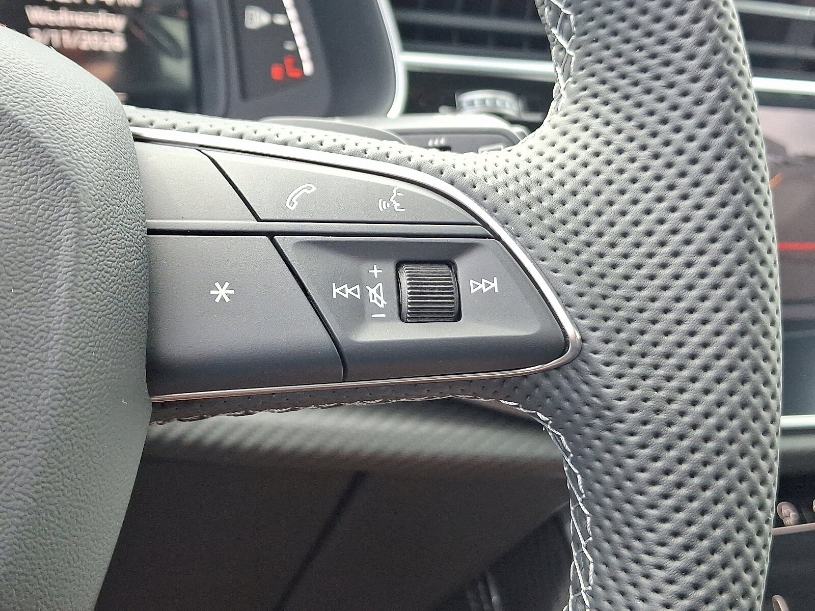 2026 Audi SQ7 Premium Plus - Photo 17