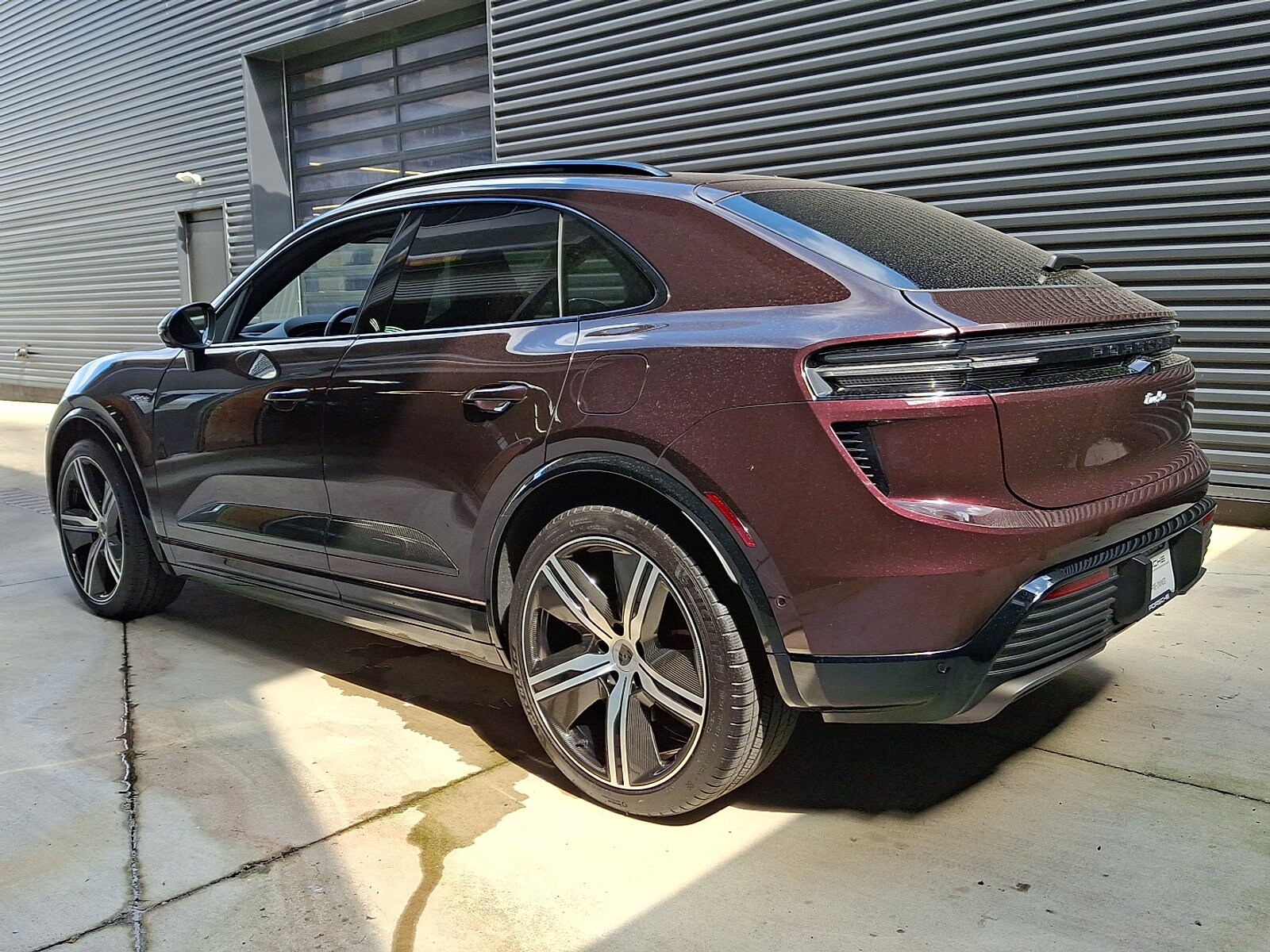 2024 Porsche Macan Electric Turbo photo 3