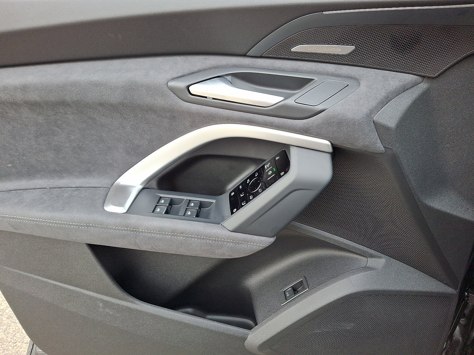 2026 Audi SQ5 Premium Plus - Photo 9