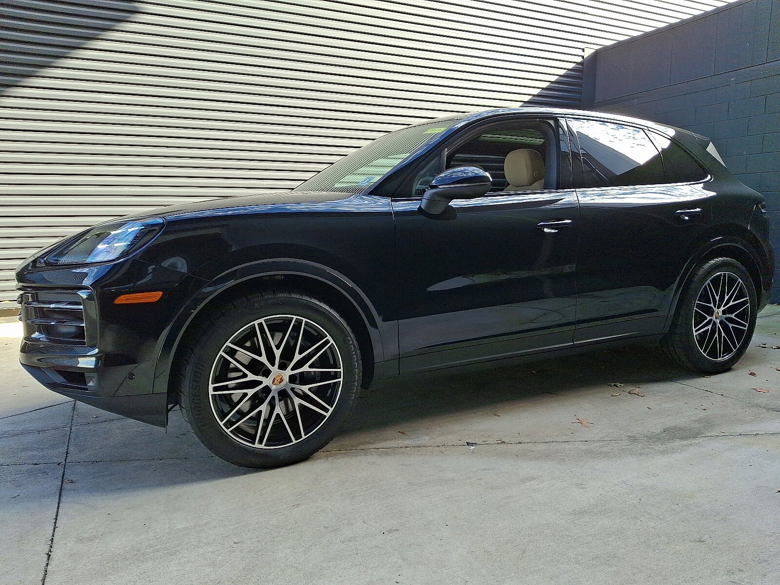 2025 Porsche Cayenne photo 2