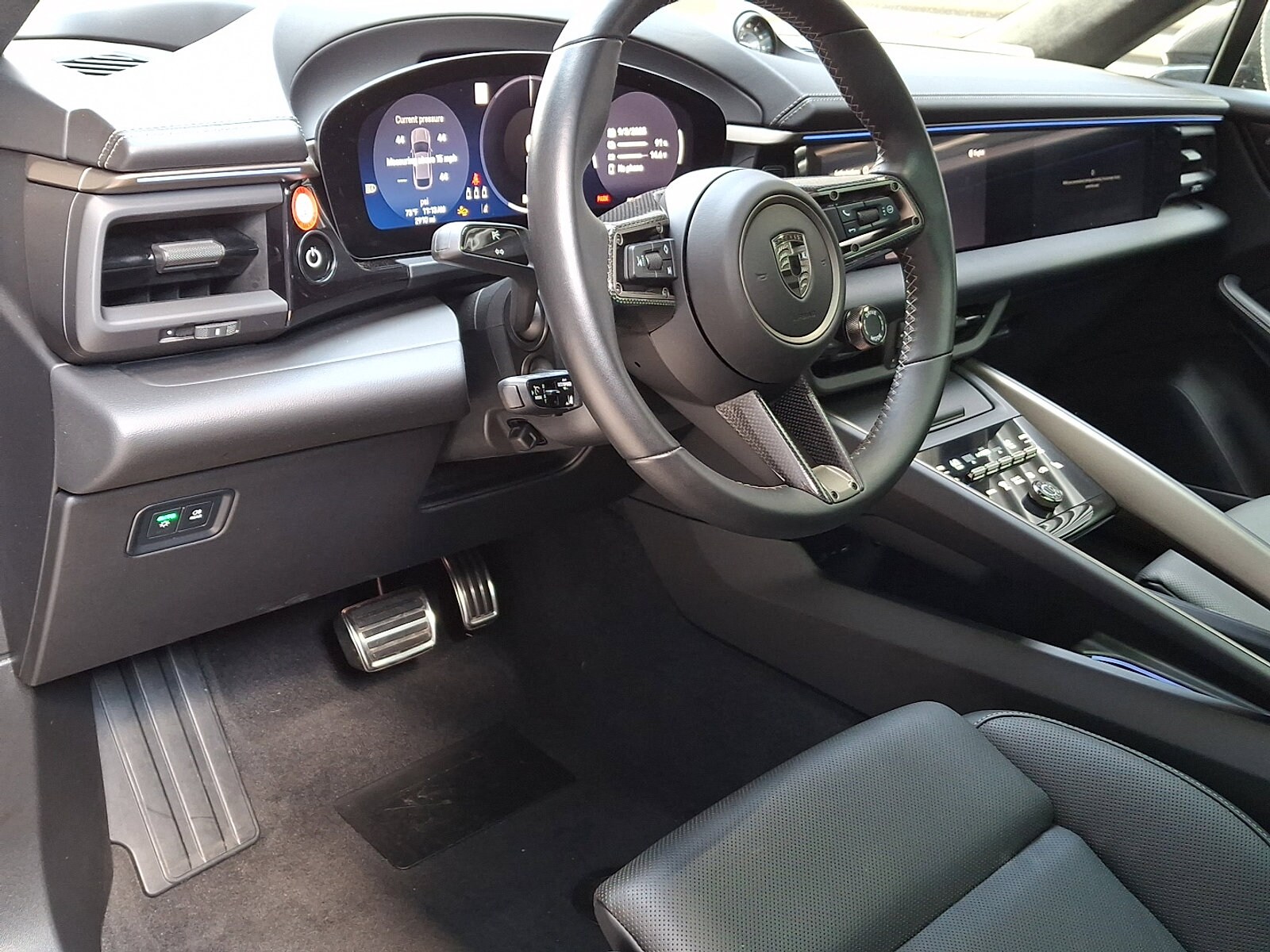 2024 Porsche Macan Electric Turbo photo 4