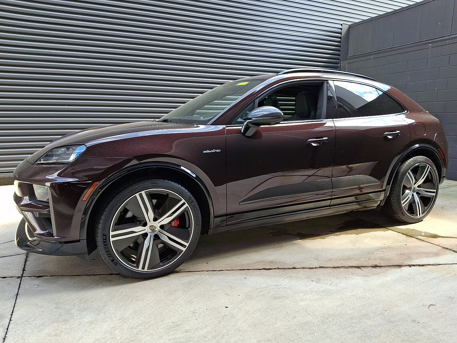 2024 Porsche Macan Electric Turbo photo 2