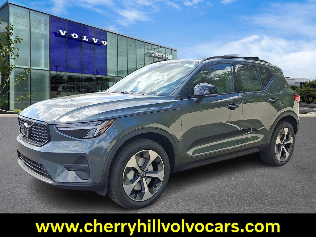 New 2026 Volvo XC40 B5 Core SUV