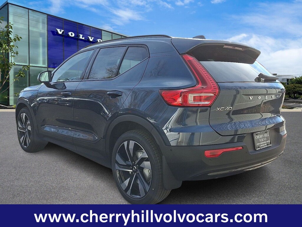 New 2026 Volvo XC40 B5 Ultra SUV