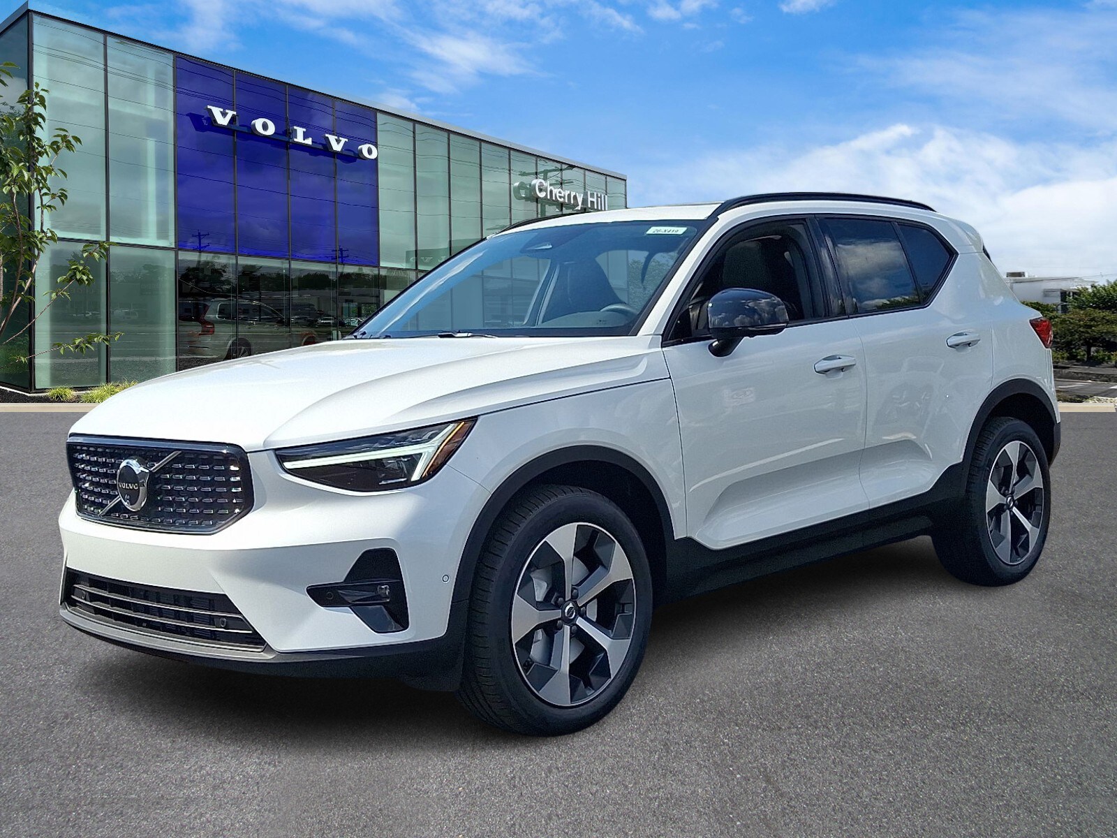 2026 Volvo XC40 AWD Plus photo 3